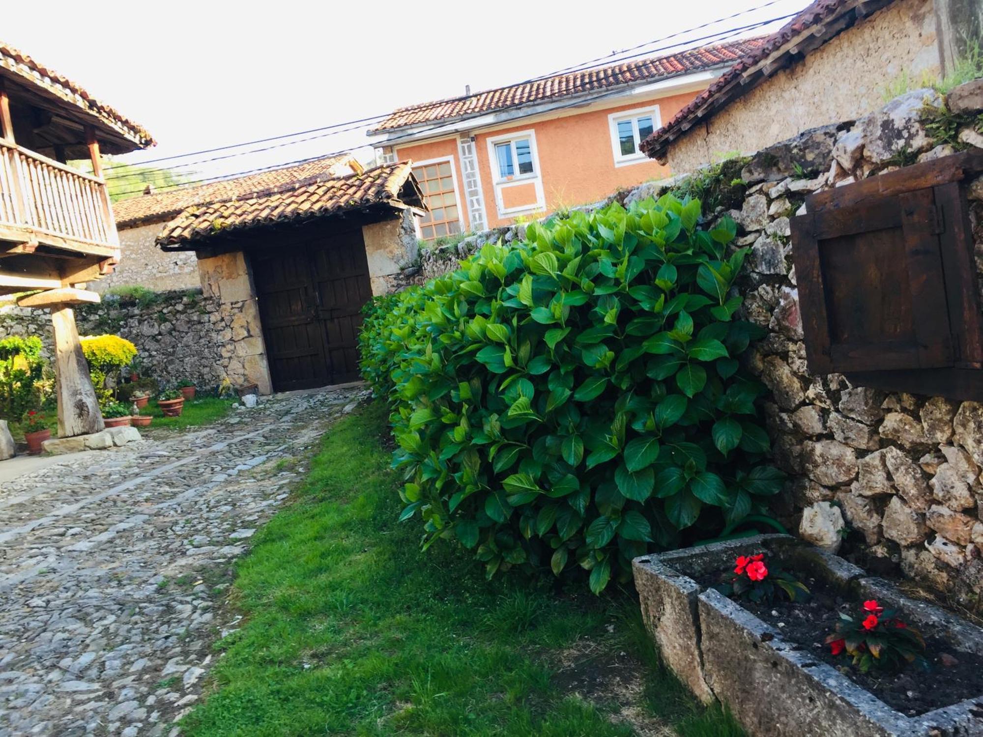 La Corrolada Hostal Avín Exterior foto