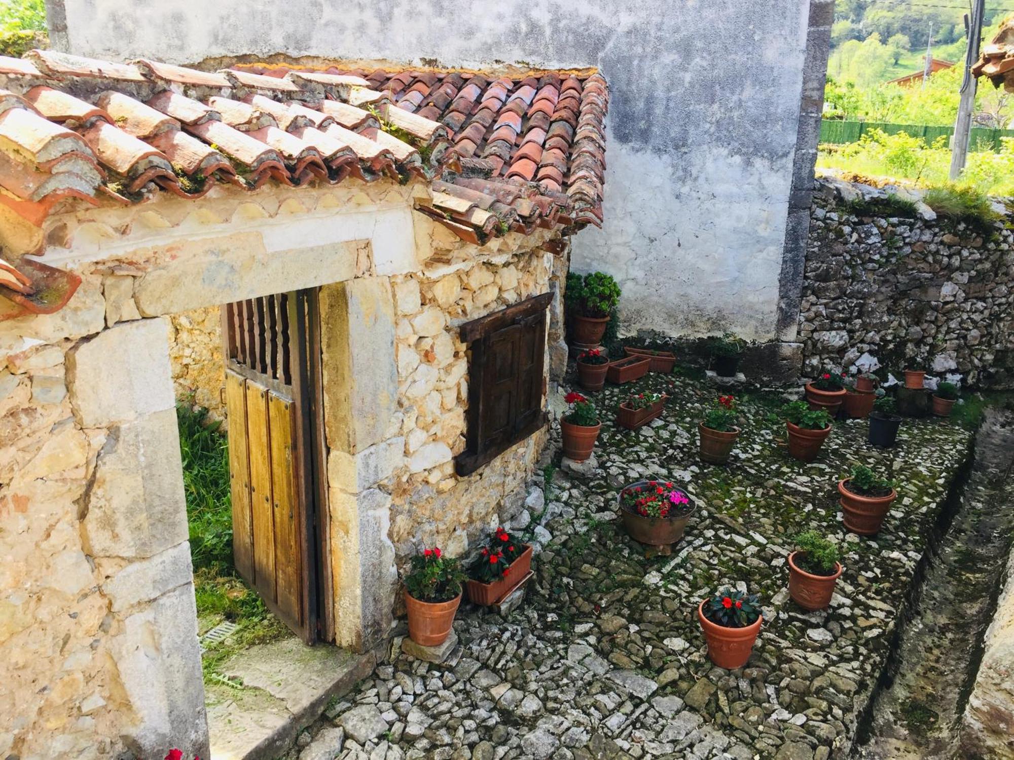 La Corrolada Hostal Avín Exterior foto