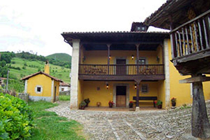 La Corrolada Hostal Avín Exterior foto